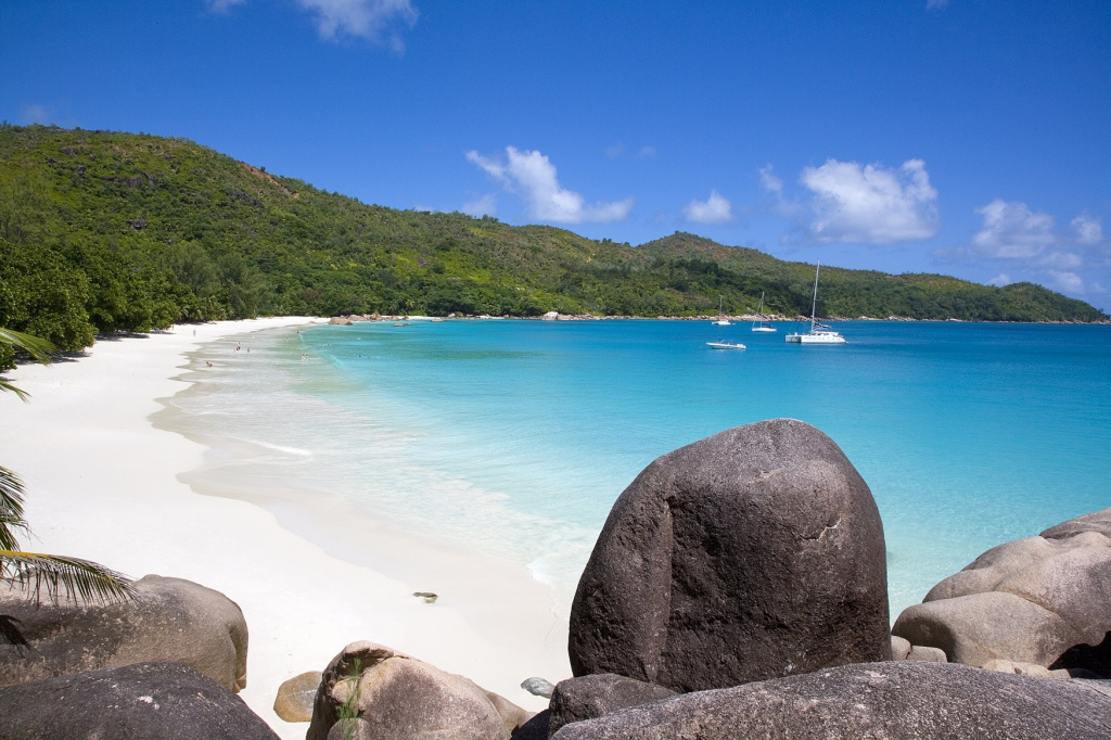 Anse Lazio, Праслин